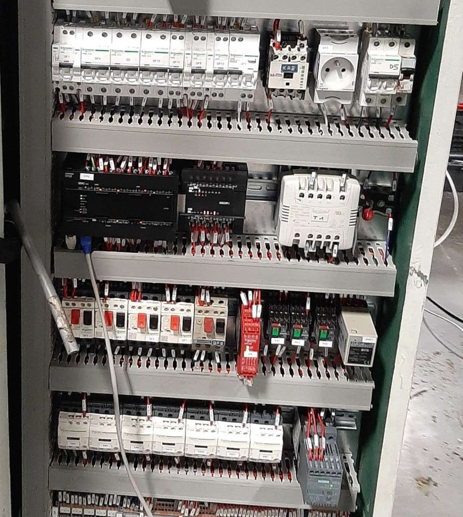 Panneau électrique avec câblage